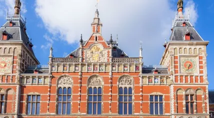Amsterdam_Central_station,_3_August_2013