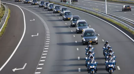 Convoy_of_MH-17_victims_on_the_highway