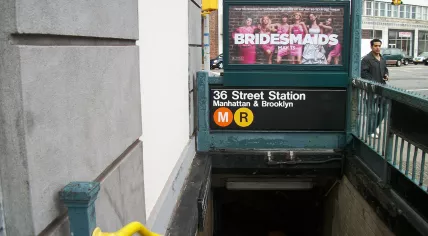 1280px-36th_Street_IND_Queens_Blvd_Entrance(Straight_Down)