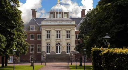 1280px-Huis_ten_Bosch