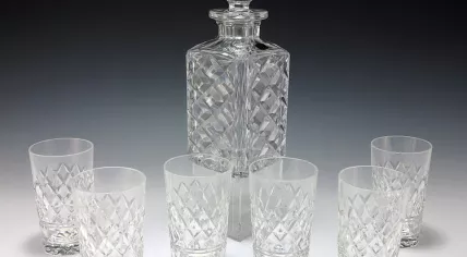 750px-State_Gifts_Glasses_and_Decanter