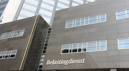800px-Belastingdienst_Amsterdam_3