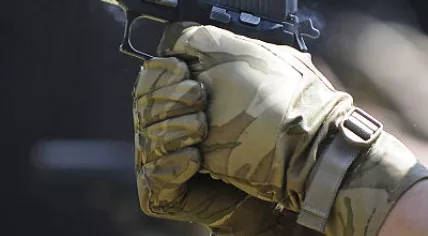 Firing_a_Sig_Sauer_P226_Handgun_MOD_45156988