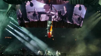 U2_(360tour,_ArenA,_2009)_Photo_by_Fruggo