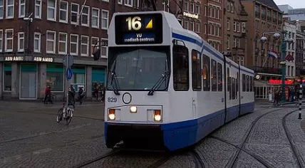 450px-Tram_16_Amsterdam_Dam