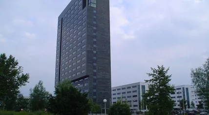 800px-ASML_headquarters_Veldhoven