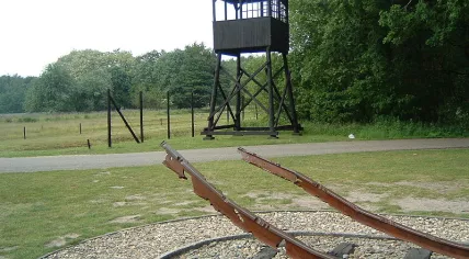 800px-Westerbork-monument2