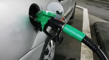 800px-Petrol_pump_mp3h0354