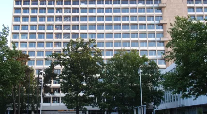 1280px-Tilburg_University