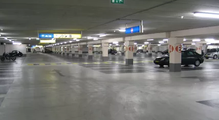 800px-Parkeergarage_Delft