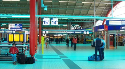 800px-Railway_Station_Utrecht-Centraal