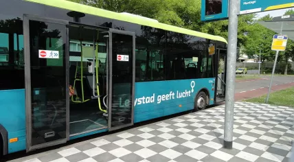 800px-Stadsbus_Lelystad