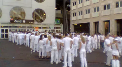 Sensationwhite01_2006