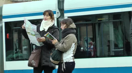 Tourists_in_Amsterdam