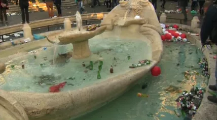 Fountain damaged during Feyenoord riots in Rome in February 2015