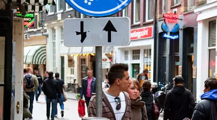 479px-Flickr_-_NewsPhoto!_-_Warmoesstraat_skatebaan