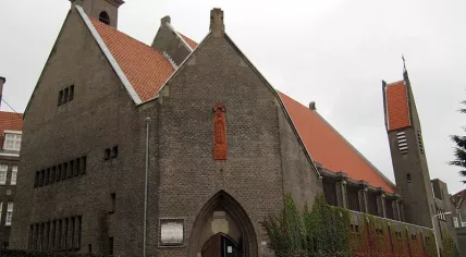 800px-Den_Haag_2de_Messstraat_108_Lourdeskerk