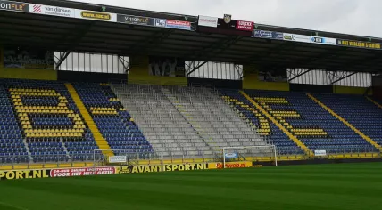 800px-P1030279NAC_stadion