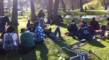 Vluchtgarage protesters in Vondelpark 1