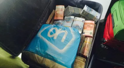 twee-miljoen-euro-aangetroffen-in-amsterdamse-hotelkamer