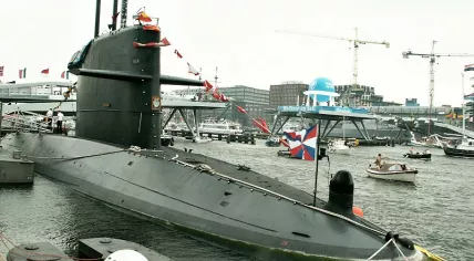 800px-Dutch_submarine_Zeeleeuw