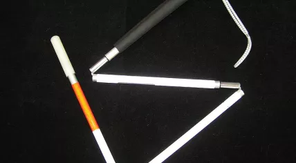 800px-Long_cane_folded