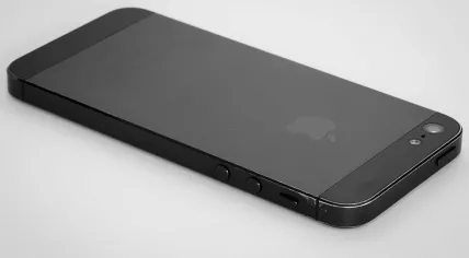 1280px-IPhone_5_paint_(bottom)