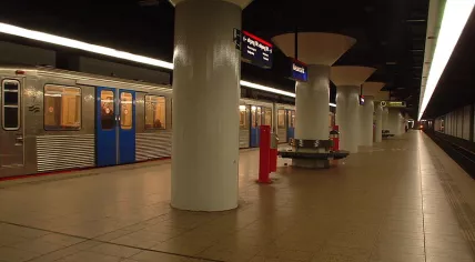 800px-Metrostation_Nieuwmarkt