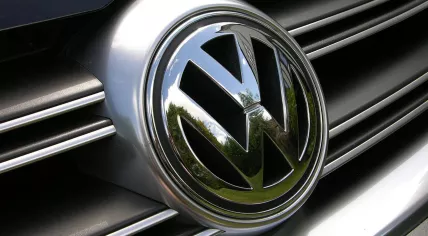 1280px-2007_Volkswagen_Golf_R32_-_Flickr_-_The_Car_Spy_(13)