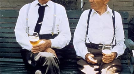 400px-Men_drinking_alcohol