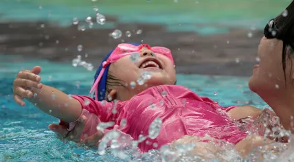800px-Learning_Breast_Stroke
