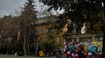800px-RAW_Friedrichshain,_Revaler_Straße_99,_Verwaltungsgebäude_2