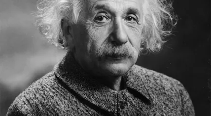 Albert_Einstein_1947