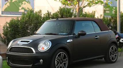 MiNi_Cooper_S_Cabrio_in_matte_painting_2009_(9171127650)
