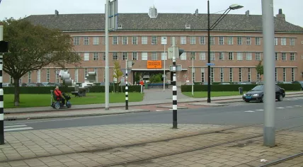 798px-Rotterdam_Maasstad_Ziekenhuis,_ex_Zuiderziekenhuis,_frontaal
