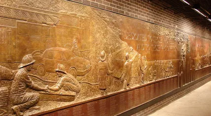 800px-NY-911-Memorial-0895