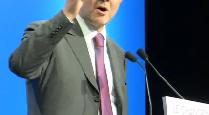 Pierre_Moscovici_-_meeting_PS_de_Besançon_(10-04-2012)_-_cropped