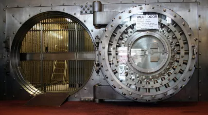 800px-WinonaSavingsBankVault