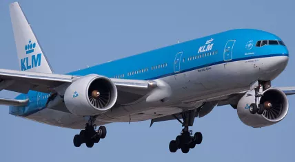 KLM_Boeing_777-200ER_Closeup_PH-BQO_YUL