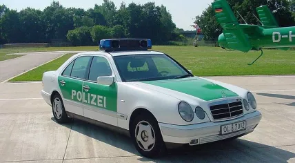 800px-German_Police_car