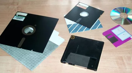1280px-Disquettes