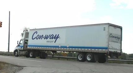 800px-Con-way_Freight_truck_Whitmore_Lake_Michigan