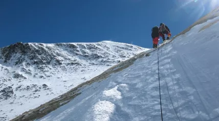 Climbing_through_the_Yellow_Band,_Mt._Everest,_-May_2007_a