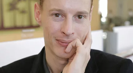 Daan_Roosegaarde_portrait_by_Dezeen