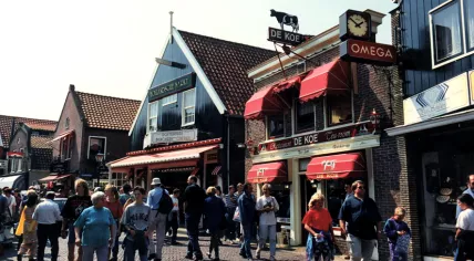 Volendam_tourist_town