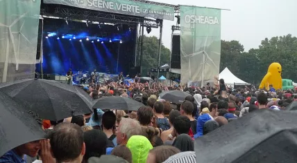 800px-Scène_verte_2012_Osheaga_festival_Montreal_rain_-_Bloc_Party