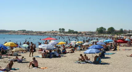 1280px-Cap_d'Agde_-_Plage_Richelieu02