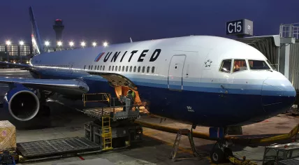 1280px-United_Airlines_B763_N651UA