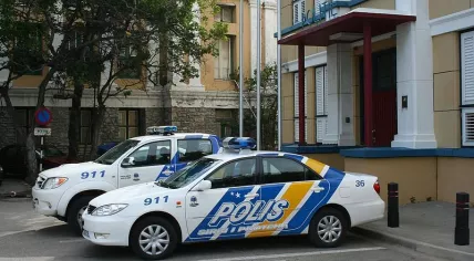 800px-Curacao_Police_Policia_de_Curazao_Korsou