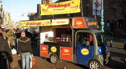 800px-Hotdogamsterdam